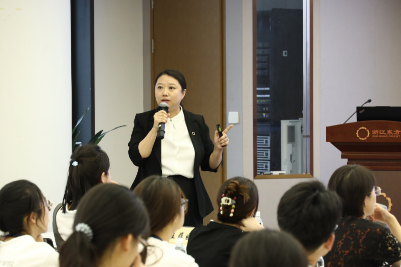 浙江大学经济学院、国际联合商学院全国优秀大学生夏令营到浙江888贵宾会参访 何欣.jpg