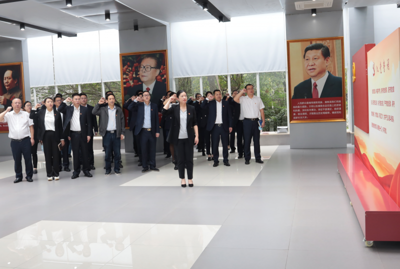 明底线 知敬畏 守初心 浙江888贵宾会开展2022年警示教育活动 入党宣誓.png